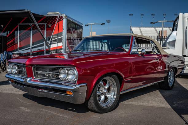Top 5 Fastest Muscle Cars In The 1960s And 70s